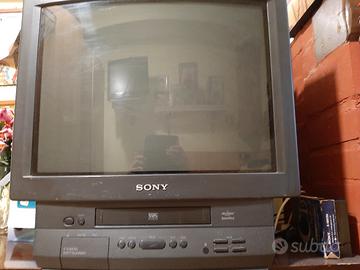 televisione con video cassette incorporato 