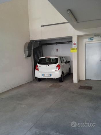 Box auto via Antonio dell' abate 31/b Lecce