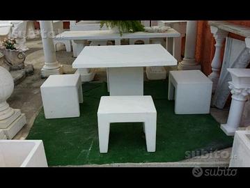 Tavolo con sgabelli in polvere di marmo