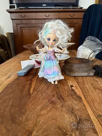 Bambola fashion doll articolata capelli bianchi
