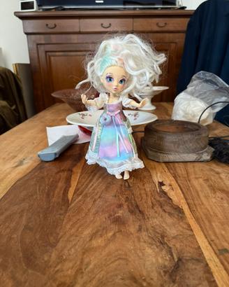 Bambola fashion doll articolata capelli bianchi