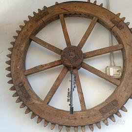 Ruota antica 100 anni per addobbo giardino