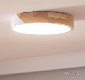 Plafoniera LED a soffitto bianca e legno