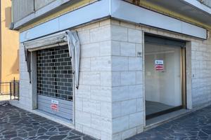 Ampio negozio a Cologna Spiaggia
