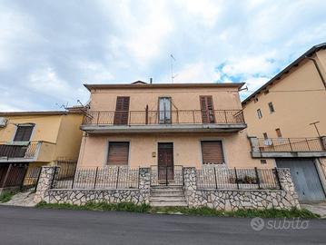 Soluzione indipendente con giardino via A. Grandi