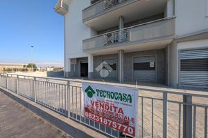 NEGOZIO A PORTICO DI CASERTA