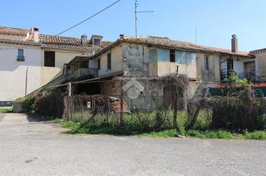 CASA SEMINDIPENDENTE A MONTOPOLI DI SABINA