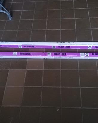 tubo luce wood nera + tubi neon + plafoniera