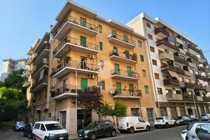 4 LOCALI A COSENZA