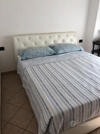 Letto matrimoniale in pelle