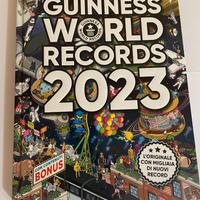 Libro Guinness World Records anno 2023