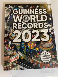 Libro Guinness World Records anno 2023