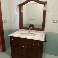 Mobile da bagno con lavabo
