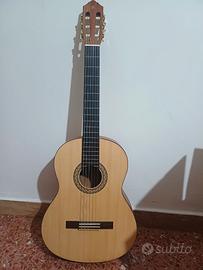 Chitarra classica Yamaha con custodia