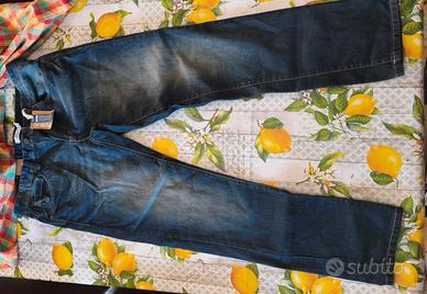 Jeans in denim