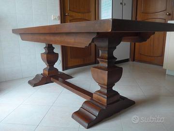 TAVOLO IN LEGNO DI NOCE CON CASSETTI LATERALI