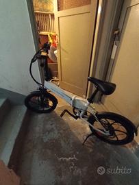 Bici elettrica con pedalata assistita