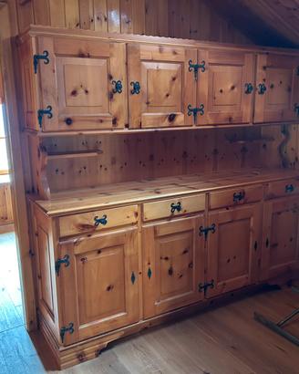 Mobile in legno massiccio con letto a scomparsa