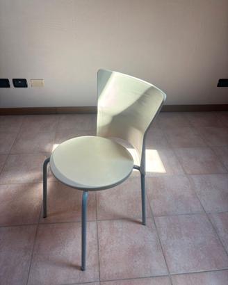 4 sedie impilabili in plastica