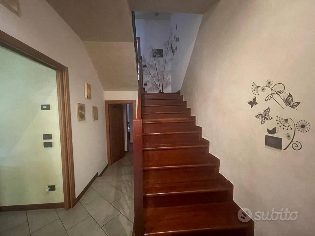 Villa di 200 m² con più di 5 locali e box auto dop - Vista 6
