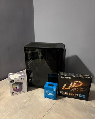 Pc case, dissipatore, processore e scheda madre