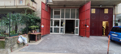 Altofonte comodo locale commerciale con soppalco