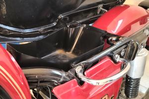 moto d'epoca restaurata in buone condizioni 