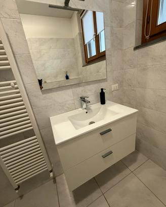 Mobiletto completo con specchio