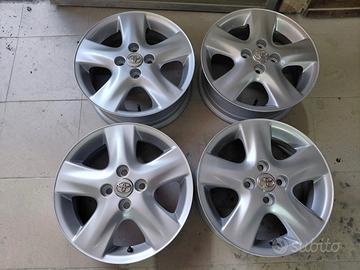 Cerchi in lega da 15 pollici per Toyota yaris