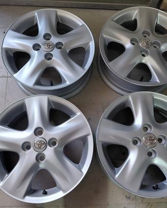 Cerchi in lega da 15 pollici per Toyota yaris