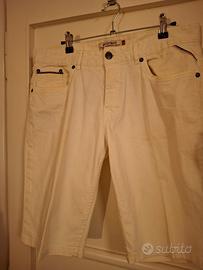 Pantaloncino uomo bianco con chiusura a bottoni.  