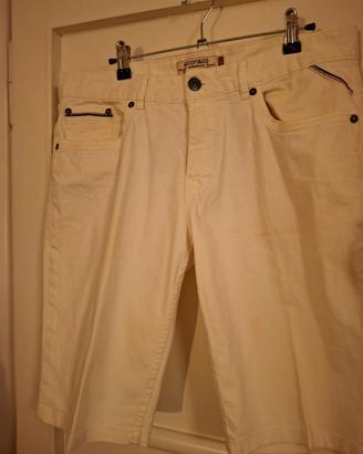 Pantaloncino uomo bianco con chiusura a bottoni.  