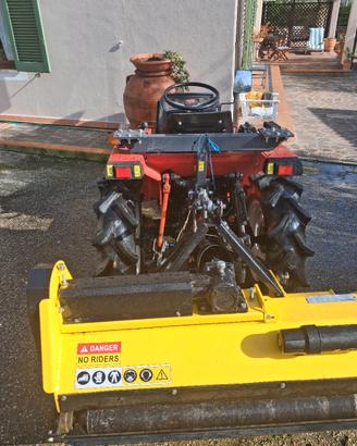 trattore 4×4 30 CV con trincia 