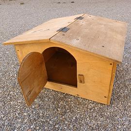 Casina in legno per gatti-cani