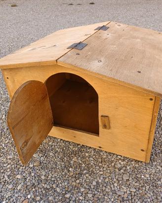 Casina in legno per gatti-cani