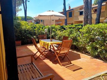 A due passi dal mare con giardino