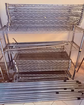 Scaffalatura in metallo a 4 ripiani 180x45x90