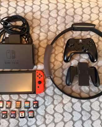 Nintendo switch con accessori e 9 giochi