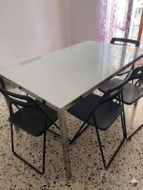 Libreria e credenza