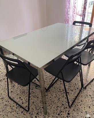 Libreria e credenza