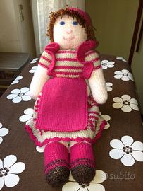 Bambola di lana fatta a mano