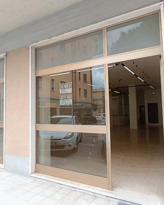 Spazio Commerciale 132 m² - Centro Storico Borgo S