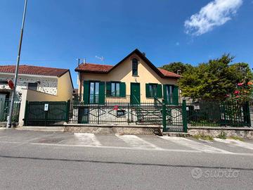 Villa di 269 m² con 5 locali e box auto doppio a S