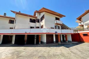 VILLA A SCHIERA A PRATIGLIONE