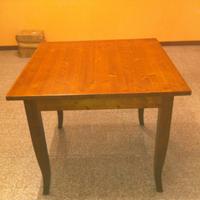 Tavolo in legno massello