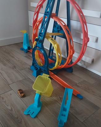Pista Hot Wheels triple loop