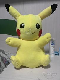 pikachu peluche piccolo con incluso zaino