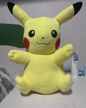 pikachu peluche piccolo con incluso zaino