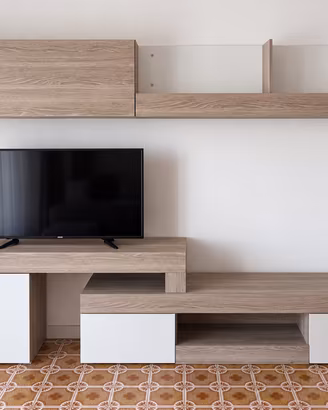 Parete attrezzata soggiorno porta TV rovere bianco