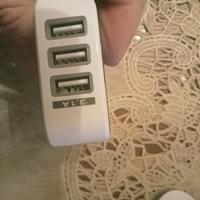 caricabatterie con uscite USB 